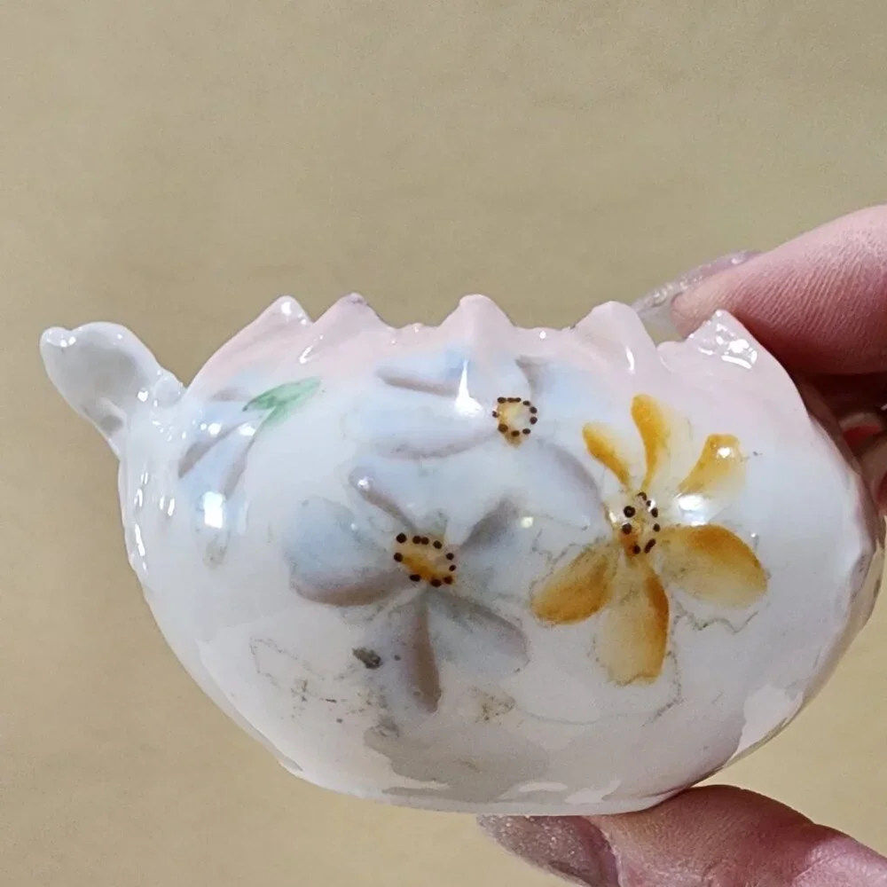 1900's Dainty Antique Hand Painted Daisy Flower Pinch Top Hair Catch Bowl Vanity